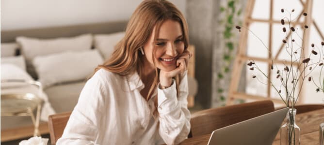 A smiling woman works and collaborates from home thanks to a free and open source Dropbox alternative