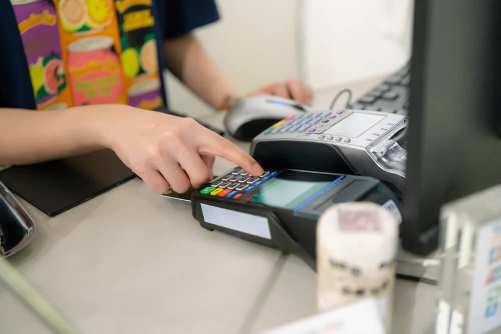 Picture of a credit card transaction in progress